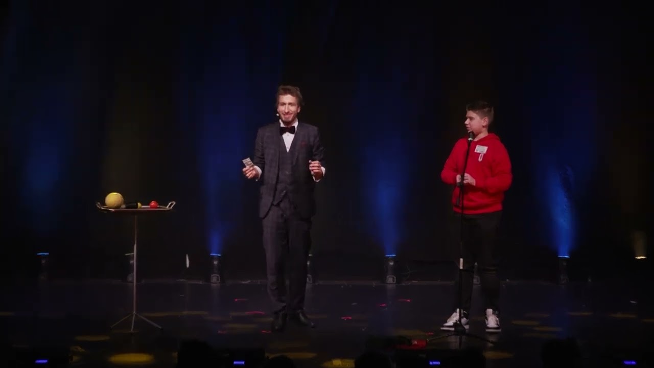 Toby Rudolph bei der Gala der Deutschen Meisterschaft Zauberei 2024