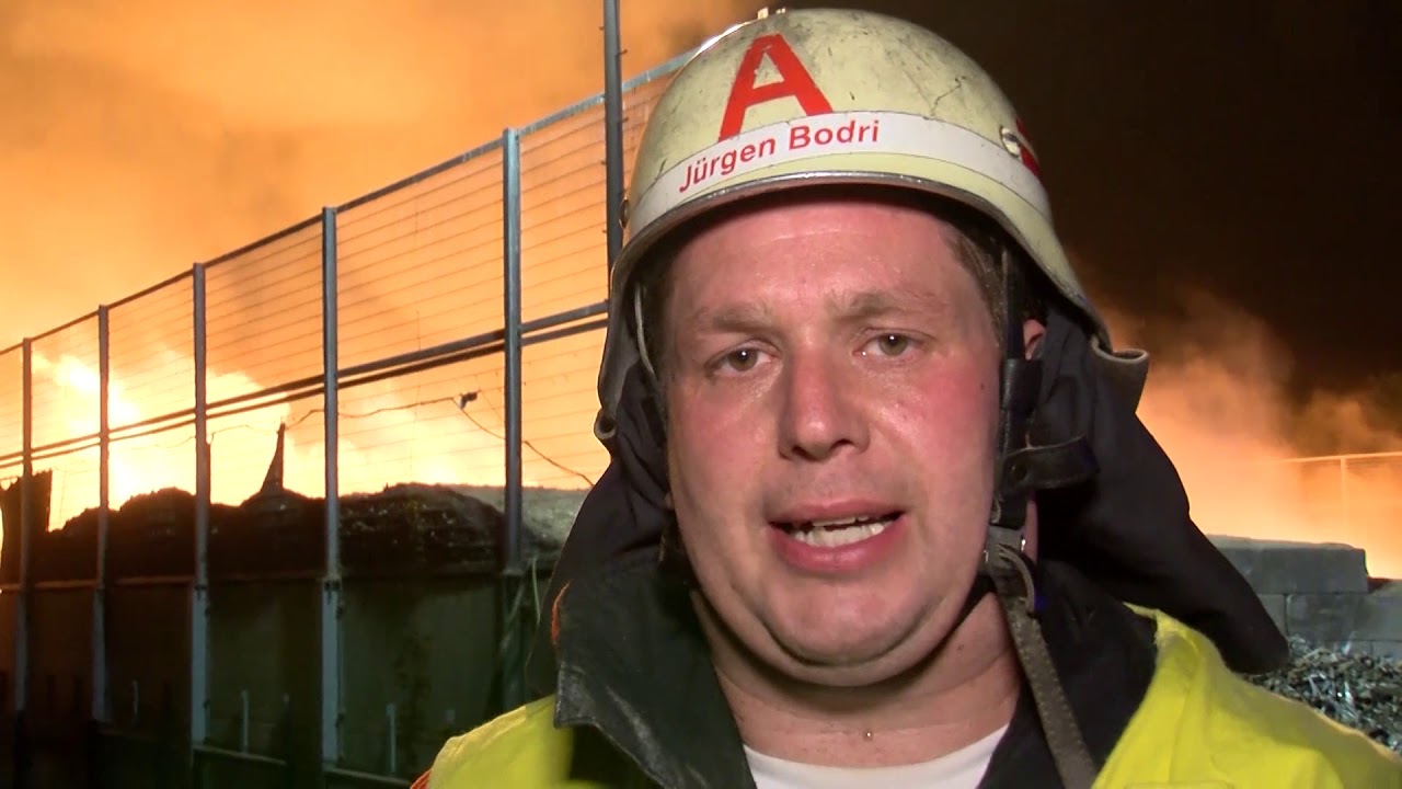Wiesloch: AVR-Gelände in Flammen – Feuerwehr kämpft stundenlang gegen Großbrand