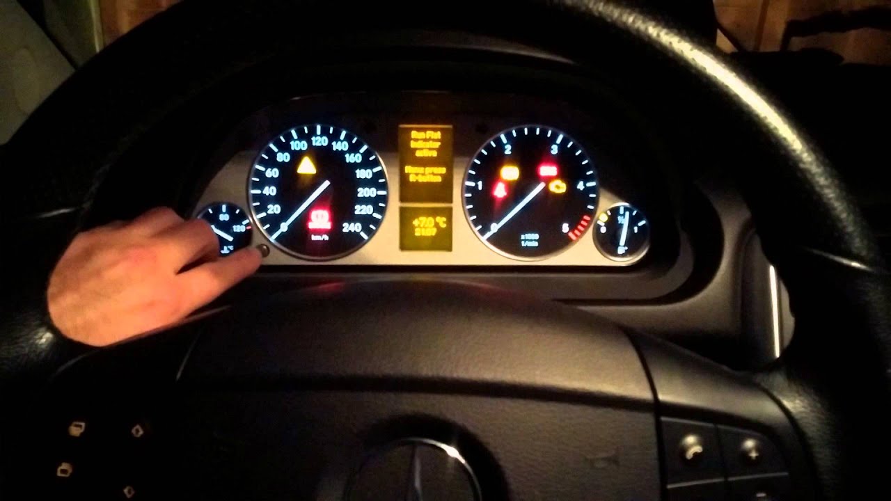 Jak zresetować RUN FLAT INDICATOR Mercedes B klasa