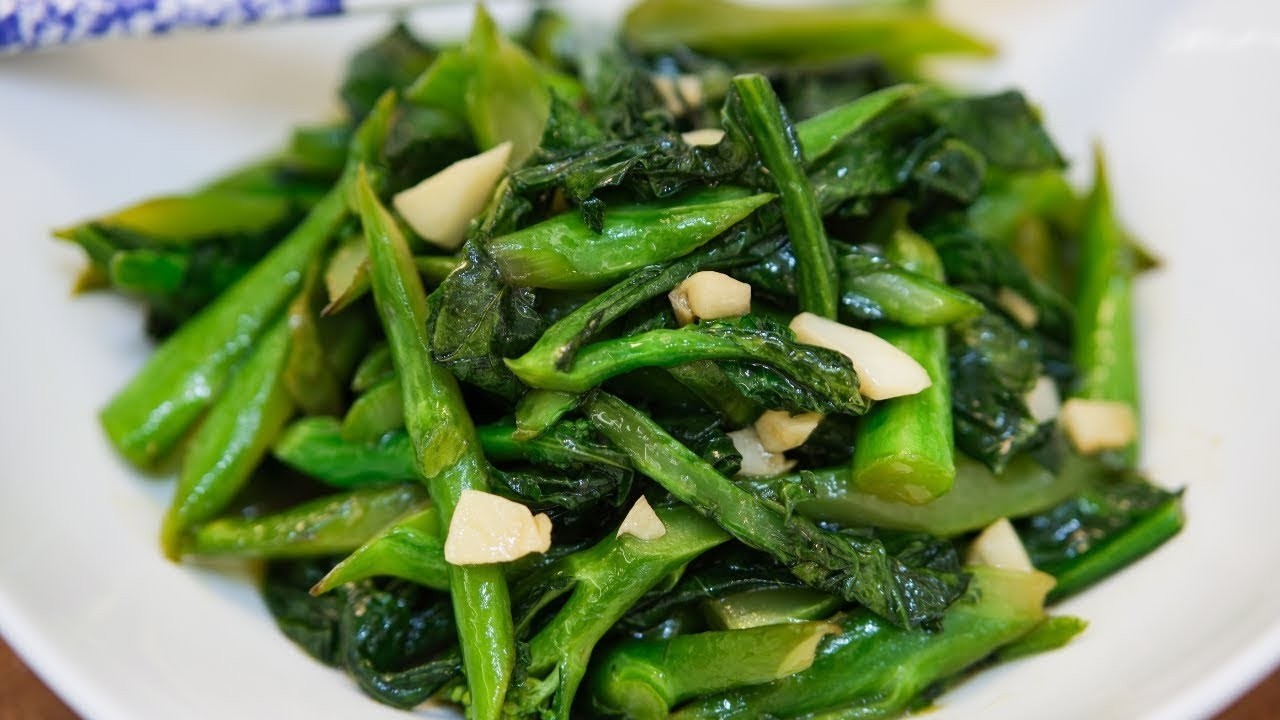 The Easiest Chinese Broccoli Stir Fry Recipe (Ready in 5 Min)