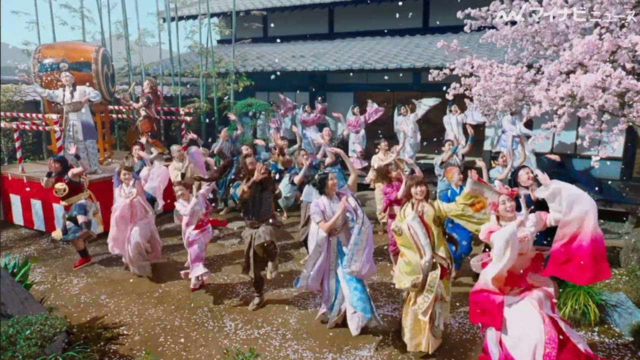au三太郎ファミリー勢揃いで圧巻のハッピーダンス披露！ auお正月新CM 「ココロ、オドルほうで。」篇