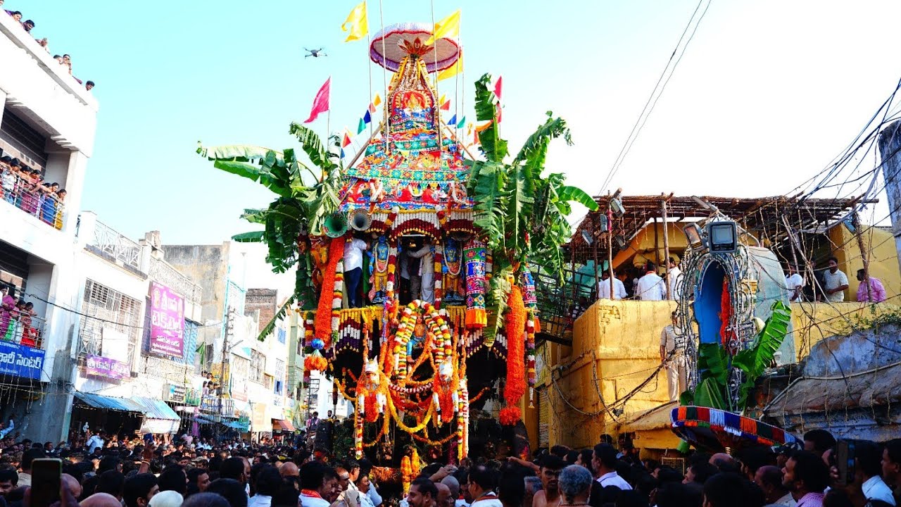 కదిరిలక్ష్మీనరసింహస్వామి బ్రహ్మోత్సవాలలో భాగంగా ఈరోజు అశేష భక్త జనుల మధ్య కనులపండుగగా బ్రహ్మరథోత్సవం
