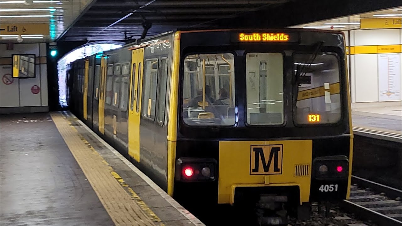 Trains at Four Lane Ends Metro | 28/01/23
