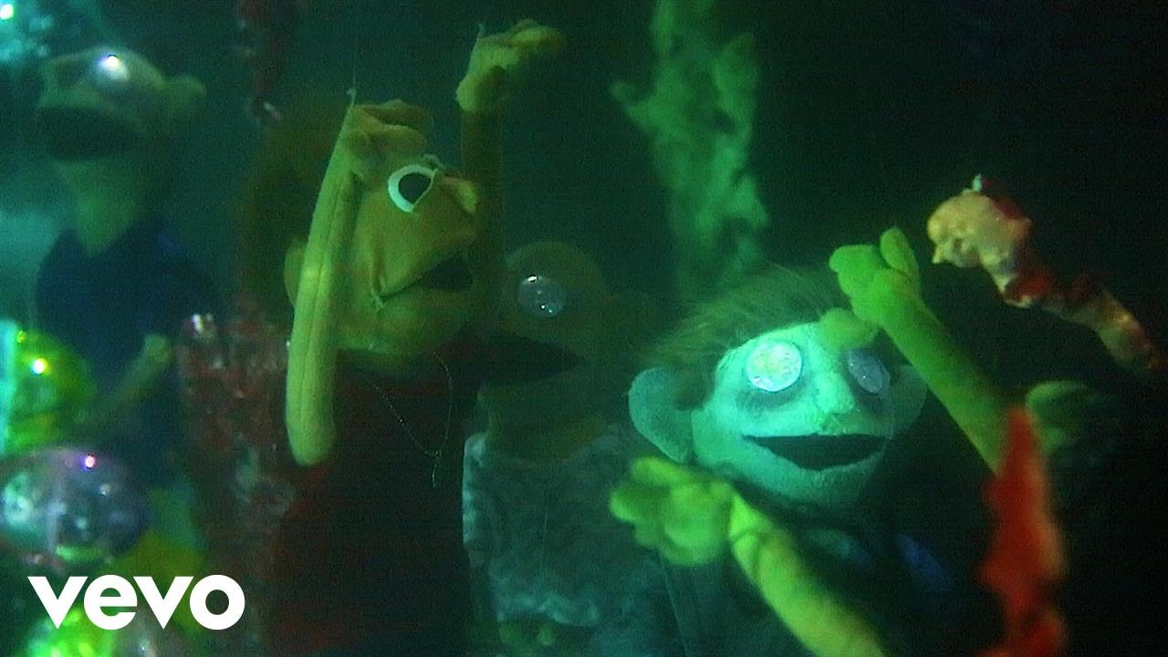 Kyng (Band) - Breathe In The Water (Official Music Video)