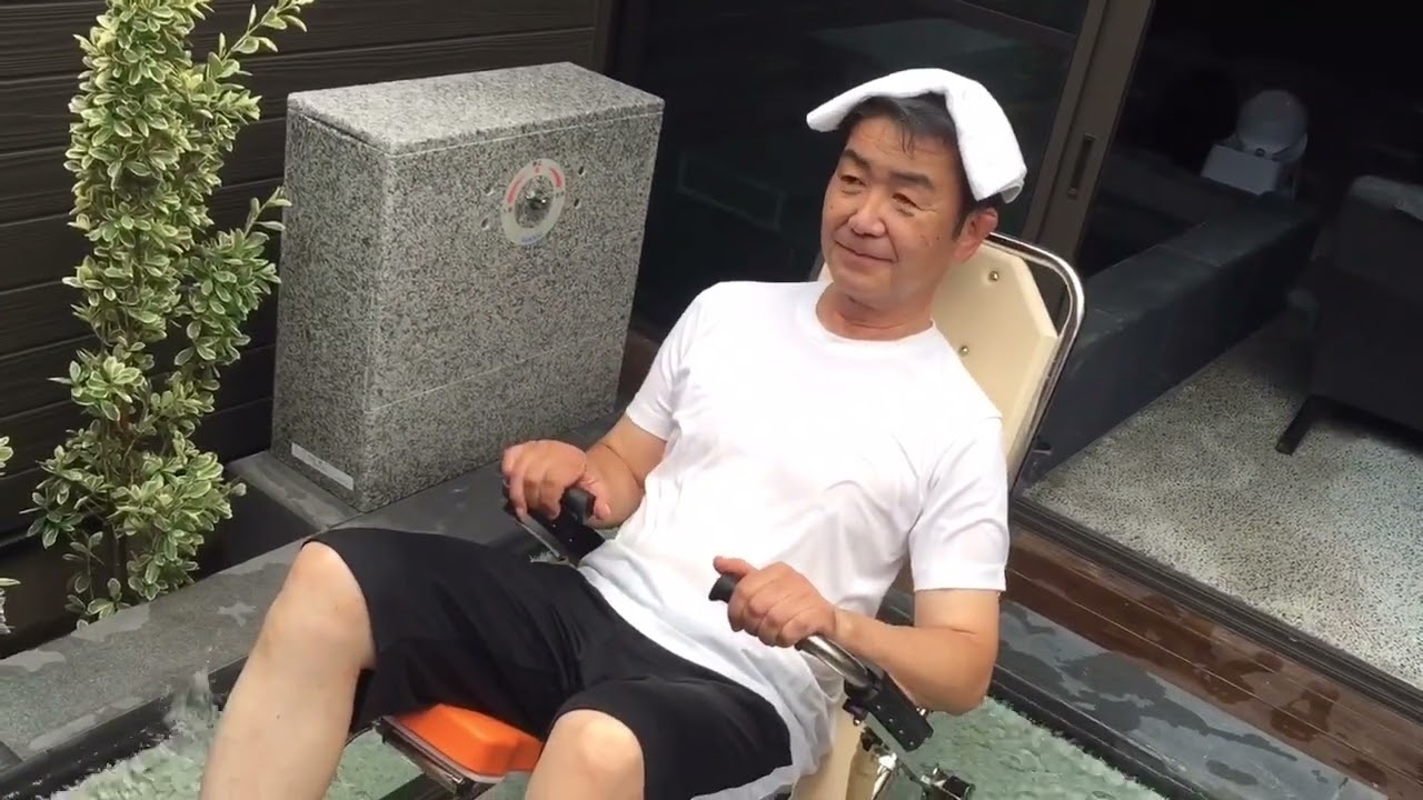 車いすで湯ったり　九州初、昇降式の露天風呂登場　「介護される人も、する人も幸せに」　霧島の温泉旅館