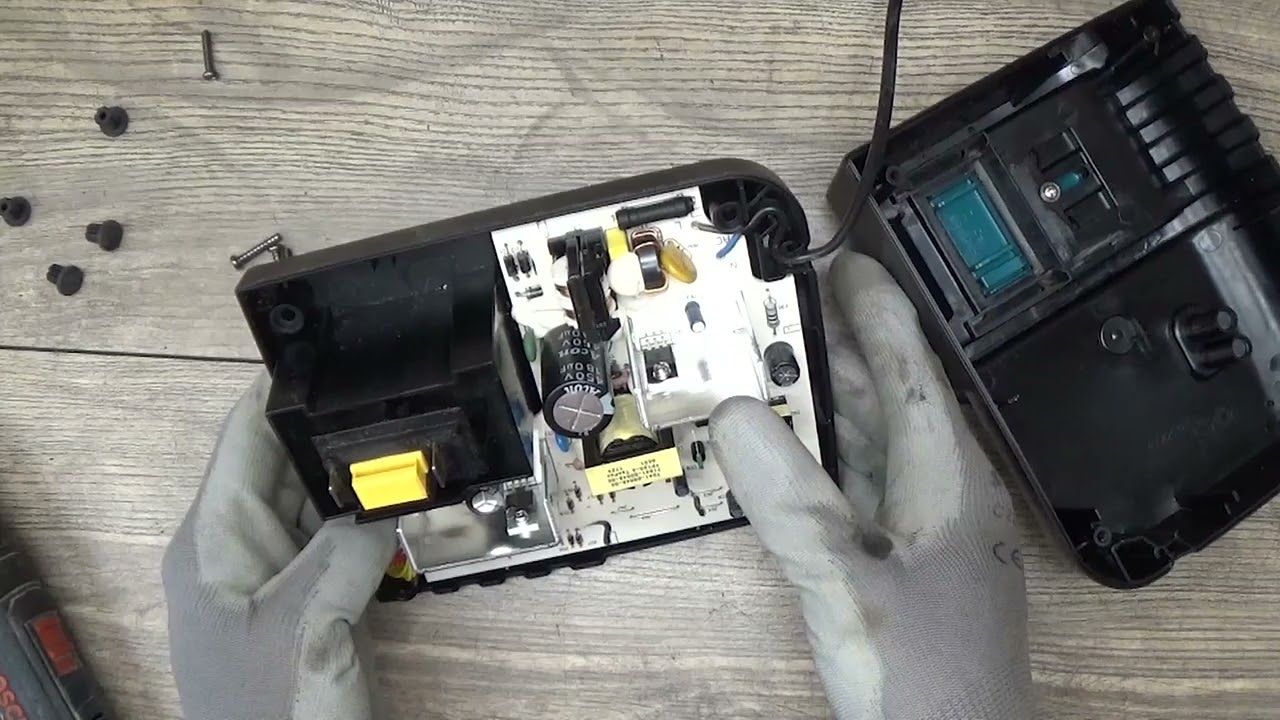 Легко исправить! Литий-ионное зарядное устройство Makita DC18SD не работает из-за ослабленного разъе