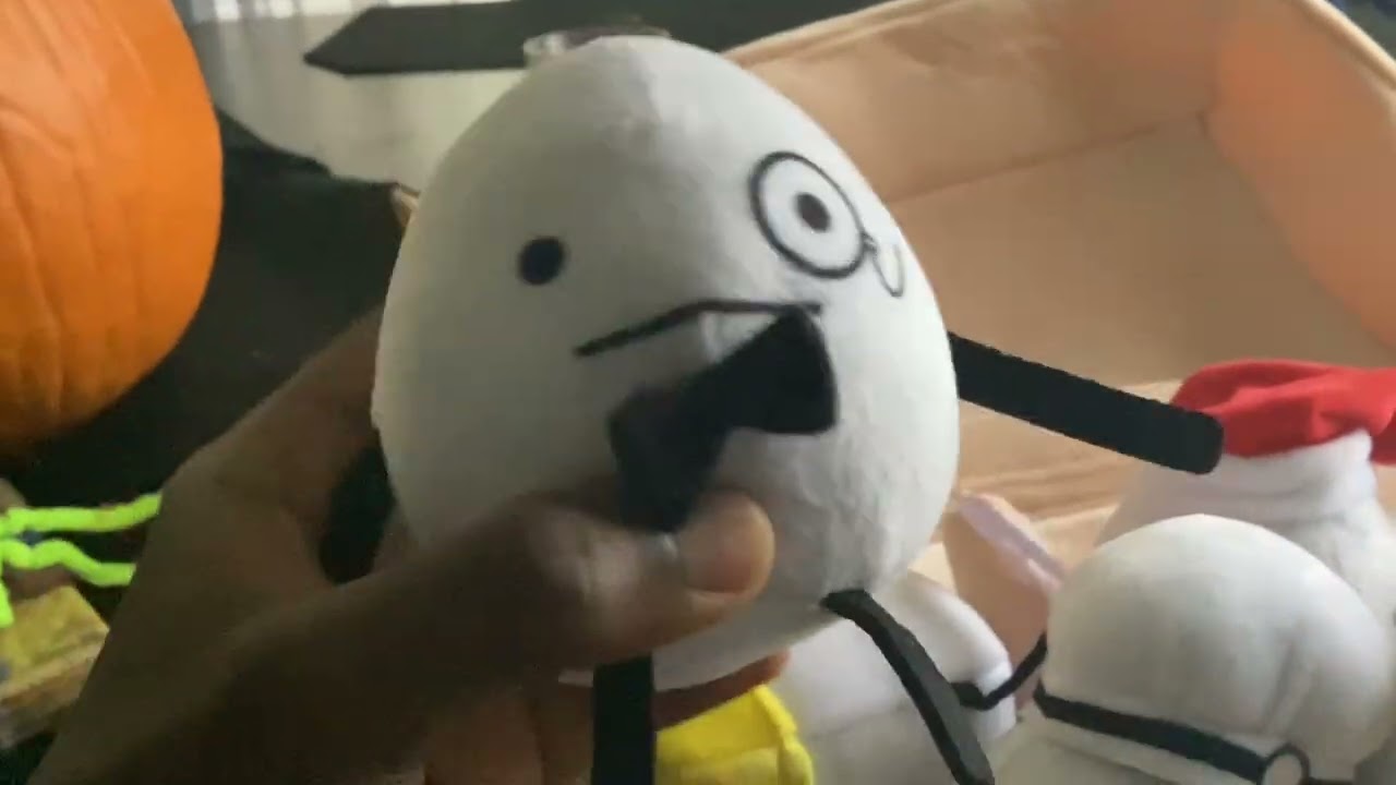 Secret staycation Egg Carton plush review (am i the first one to get this thing?) 
