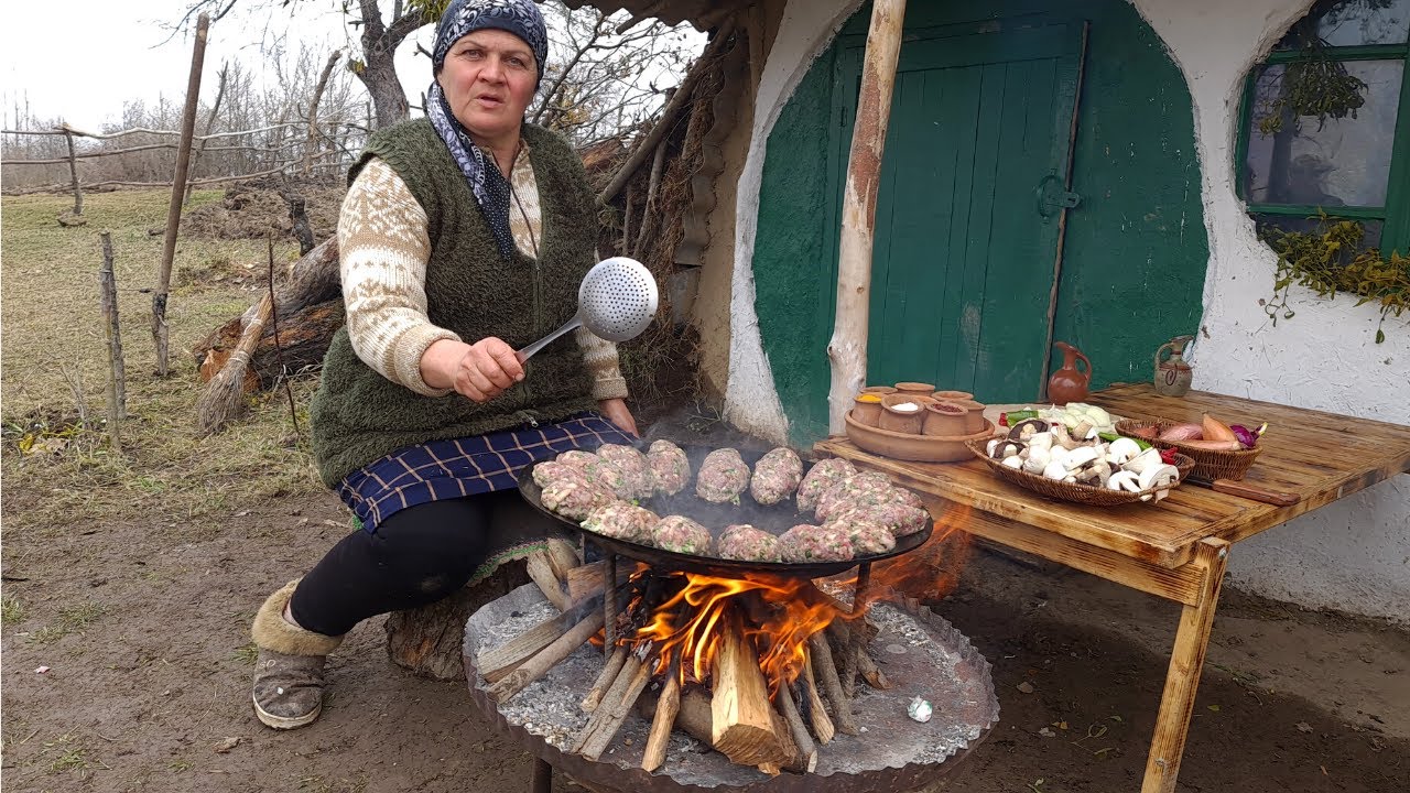 Котлеты из Говядины с Грибами в Садже на Костре