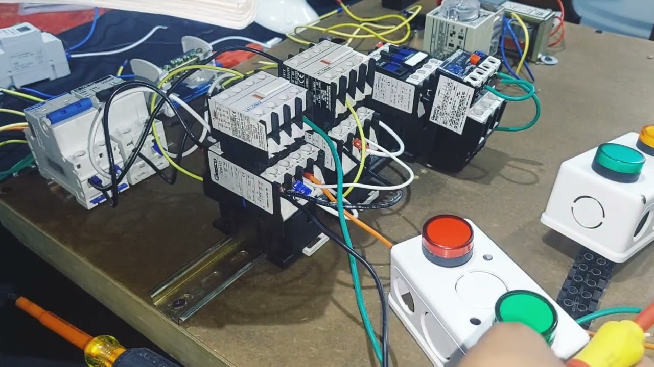 Como hacer una transferencia manual con contactores.