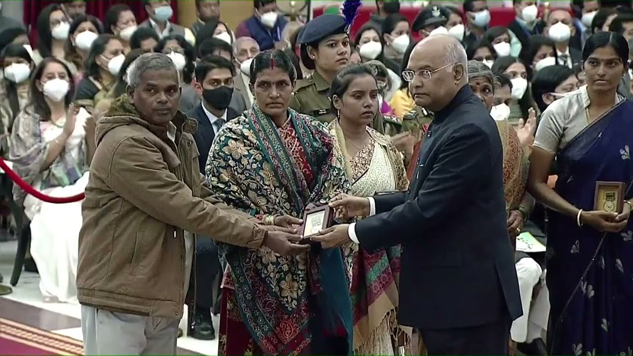 President presents Shaurya Chakra to Shri Eranna Nayaka, Shri Mahendra Kumar & Shri Satish Prasad