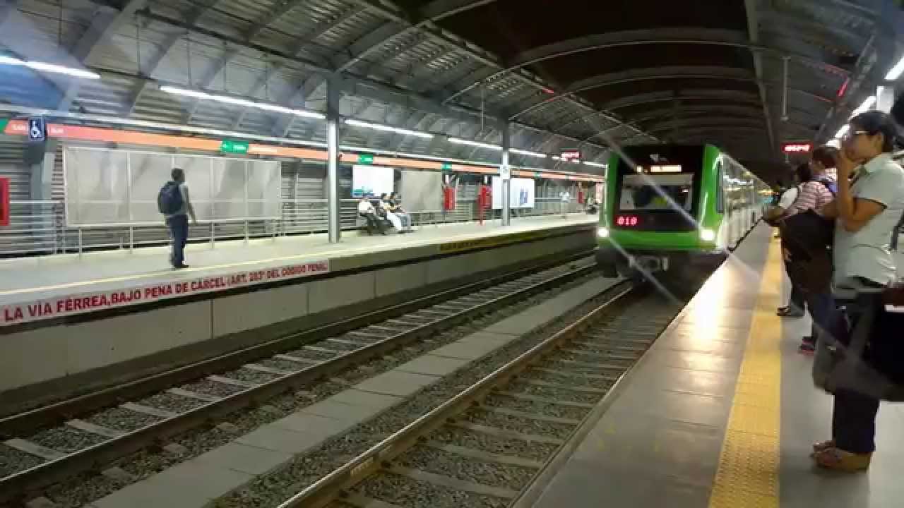 De noche en la linea 1 (Metro de Lima, Perú)