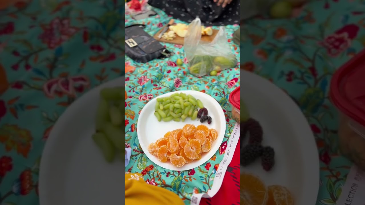 খোলা আকাশের নিচে সবাই একসাথে ইফতার করলাম!❤️