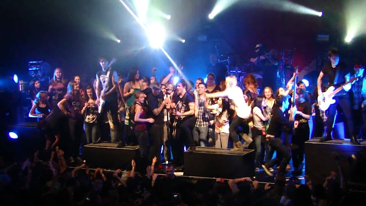Great Escape by Boys Like Girls (including stage dive)