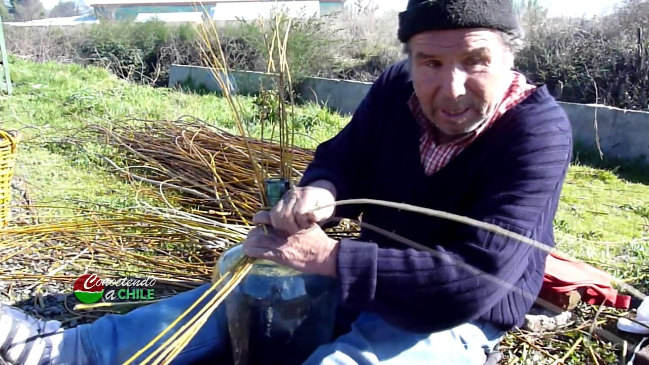 Artesanía en Mimbre - Encanastillado de Garrafa de Vidrio | Ángel Luis Zapata Riveros de Chillán