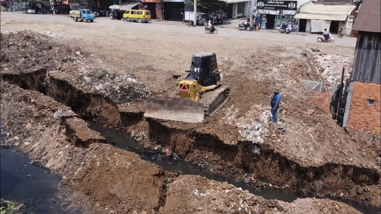 Strong Komatsu Dozer Pushing Rubbish In Village