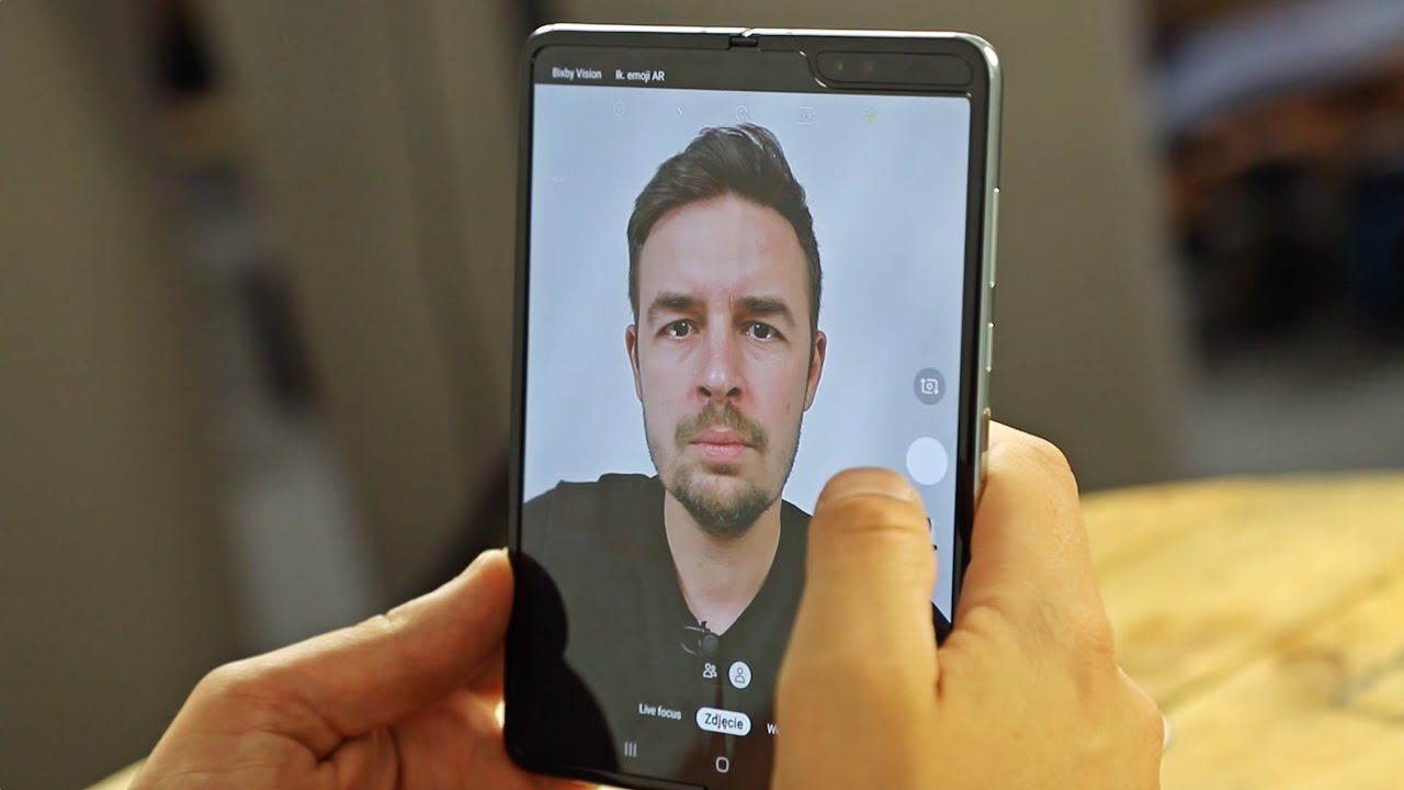 Samsung Galaxy Fold poprawiony. Składany smartfon wraca do gry?