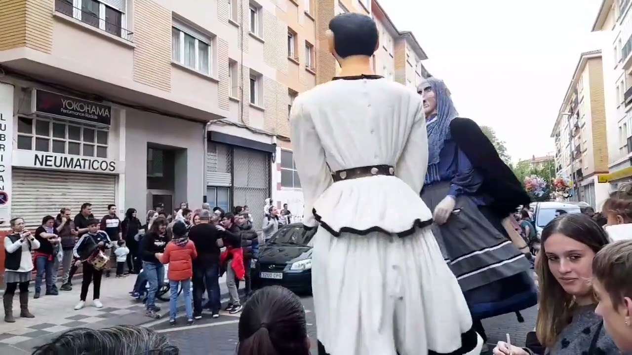 Txantreako erraldoiak 2024ko jaietan/Gigantes de la Txantrea en fiestas 2024