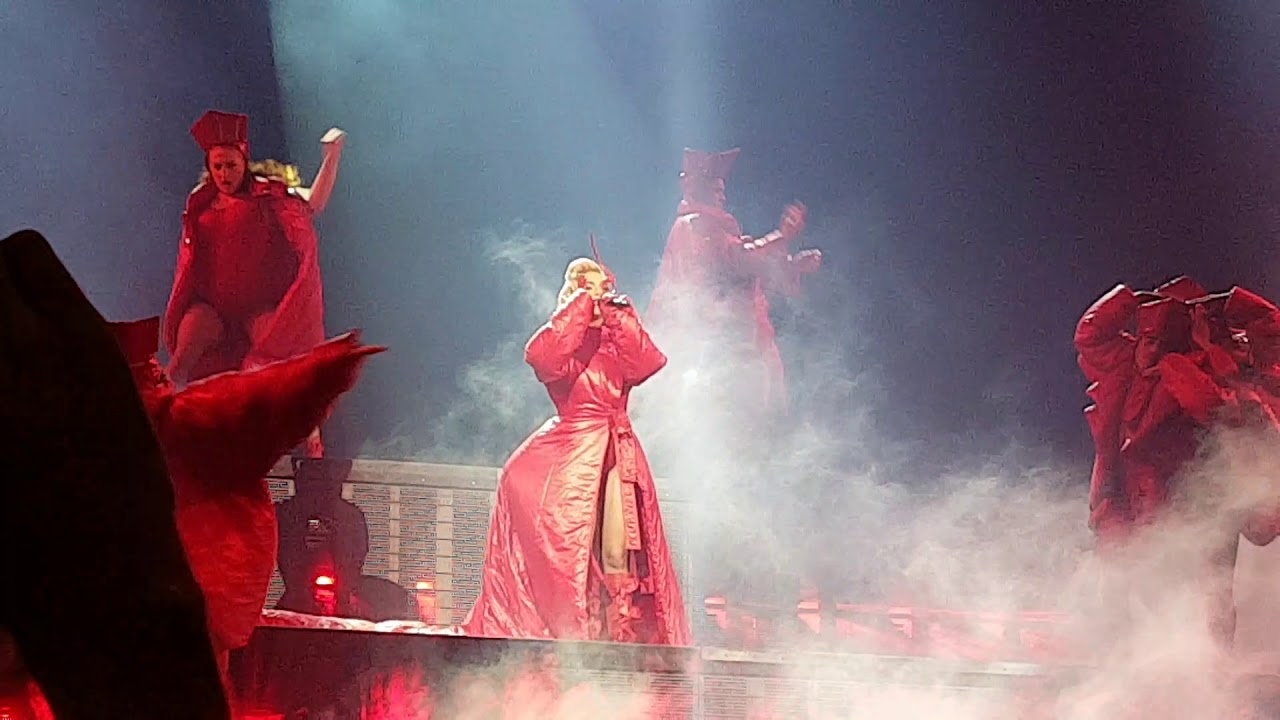 Lady Gaga - Bloody Mary live in Barcelona 14/01/2018