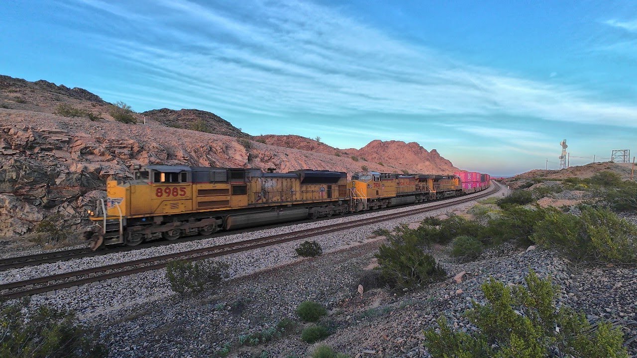 UP 8985 Westbound Double-Stack Freight at Mohawk | Sunset Route