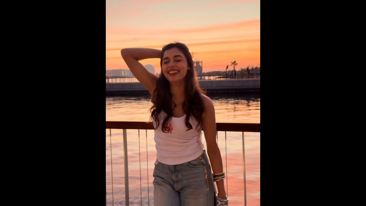 Eisha Singh 💗 #eishasingh #stylish #look #outfit #trendingshorts #bollywoodsong #subscribe