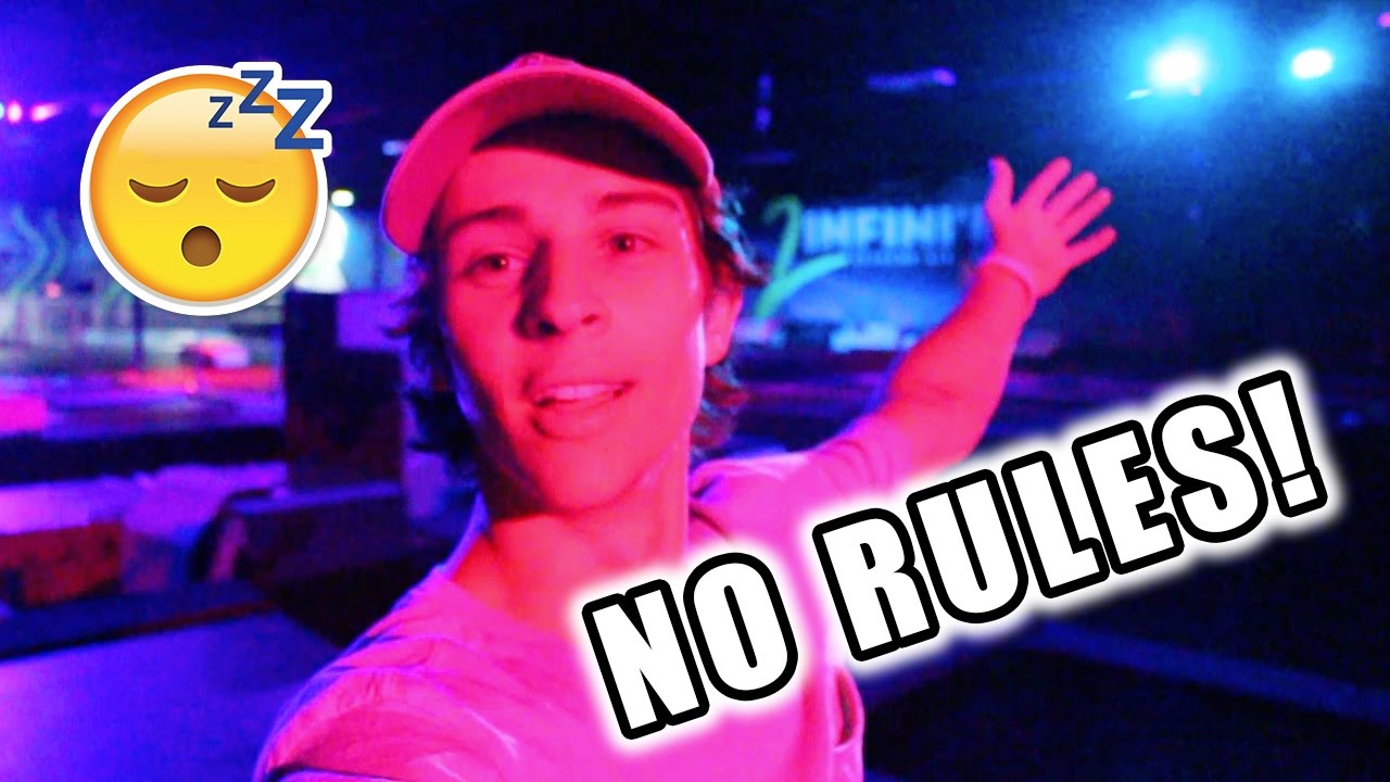 BEST OVERNIGHT CHALLENGE AT TRAMPOLINE PARK! *SNEAKING IN*