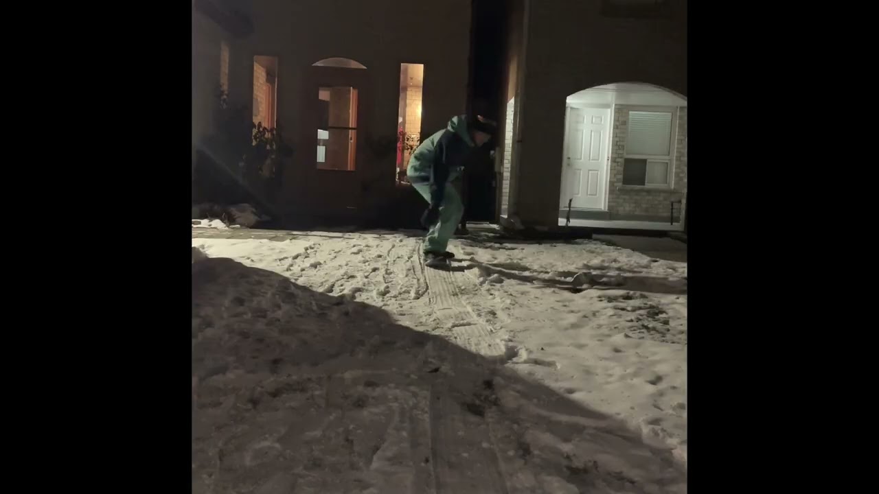 Quick 3 &bull; Nollie Snowskate Tricks