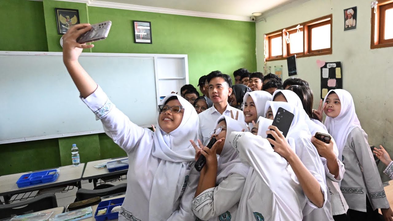 Wapres Kunjungi SMP, SMA, SMK dan SMK 2 Ki Hajar Dewantoro Kota Tangerang