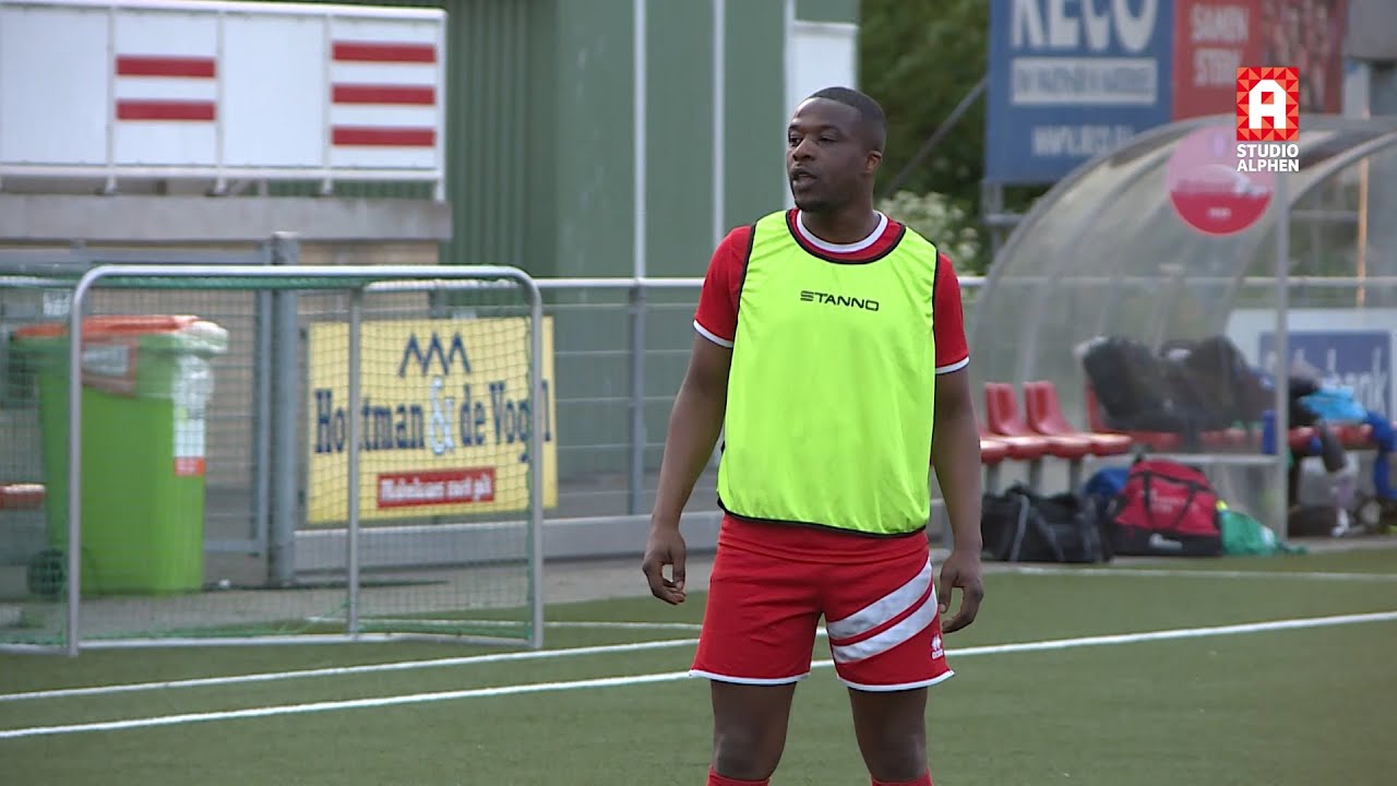 Alphense Boys rouwt om overlijden Bright Ampong (31)
