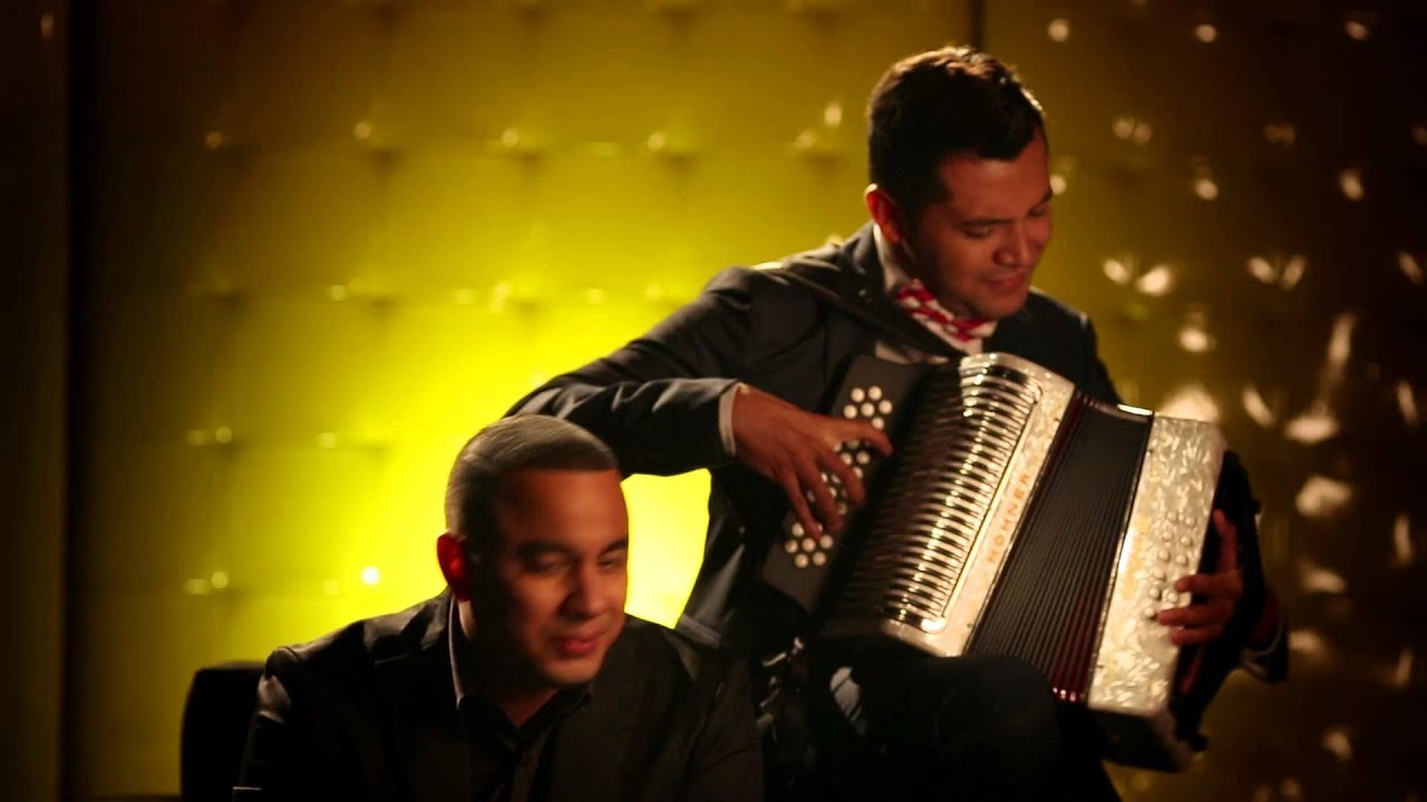 Felipe Pel&aacute;ez & Manuel Juli&aacute;n &ndash; Tengo Un Coraz&oacute;n (Video Oficial)
