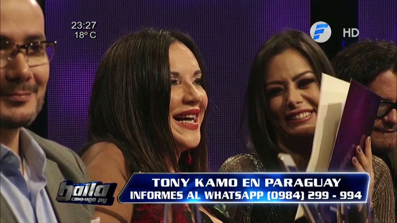 Tony Kamo hipnotiza a los participantes.