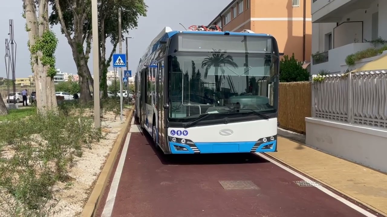 Cagliari, spari e sassate contro tre bus Ctm: tensione a San Michele