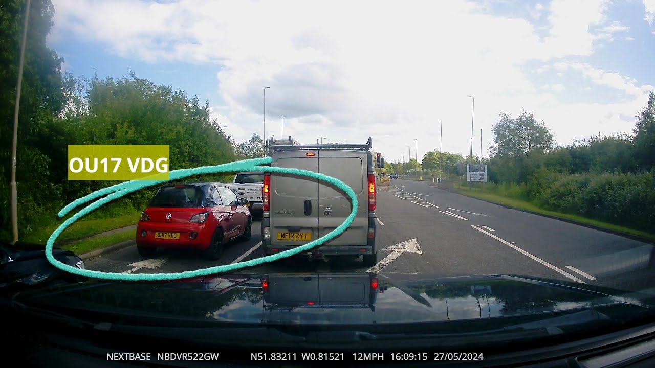 An Aylesbury Merge In Turn Drama (ft. an Angry Perrys Motor Sales Employee).