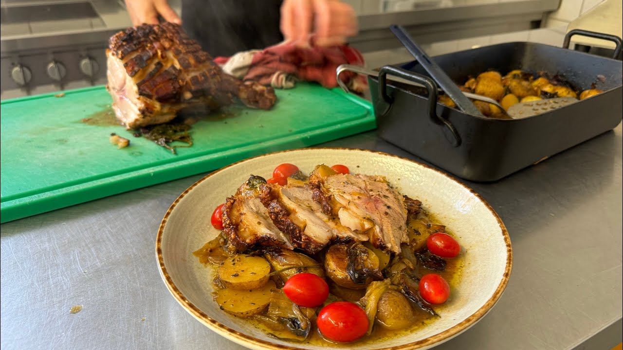 Vroni R&ouml;lls Schweinebraten mit perfekter Kruste