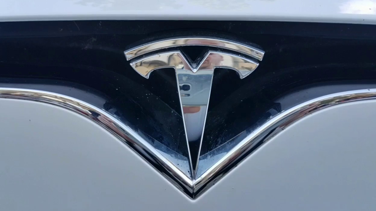 Vem 2017 Tesla X el gran protagonista.