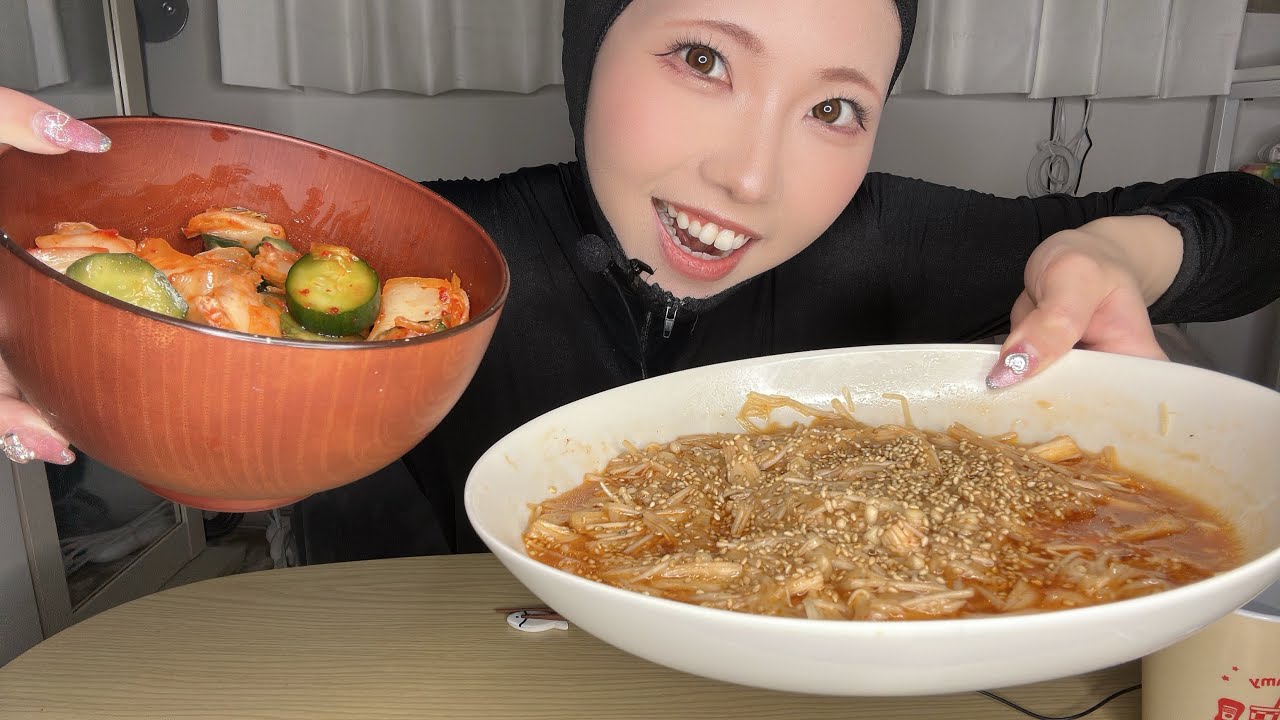 ASMR？ 無限えのきとオイキムチを食べながら喋る