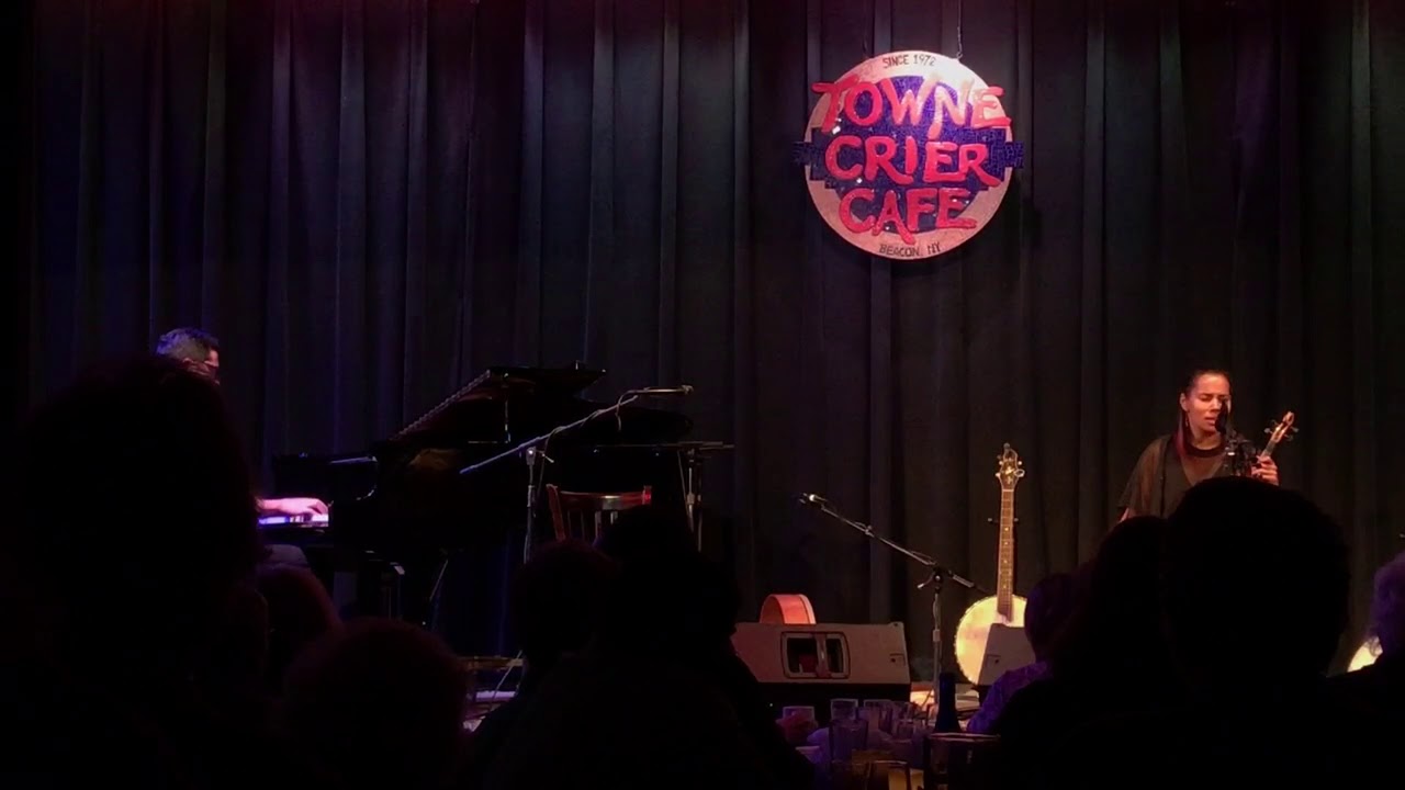 Rhiannon Giddens and Francesco Turrisi at the Towne Crier 9-13-18  (7)