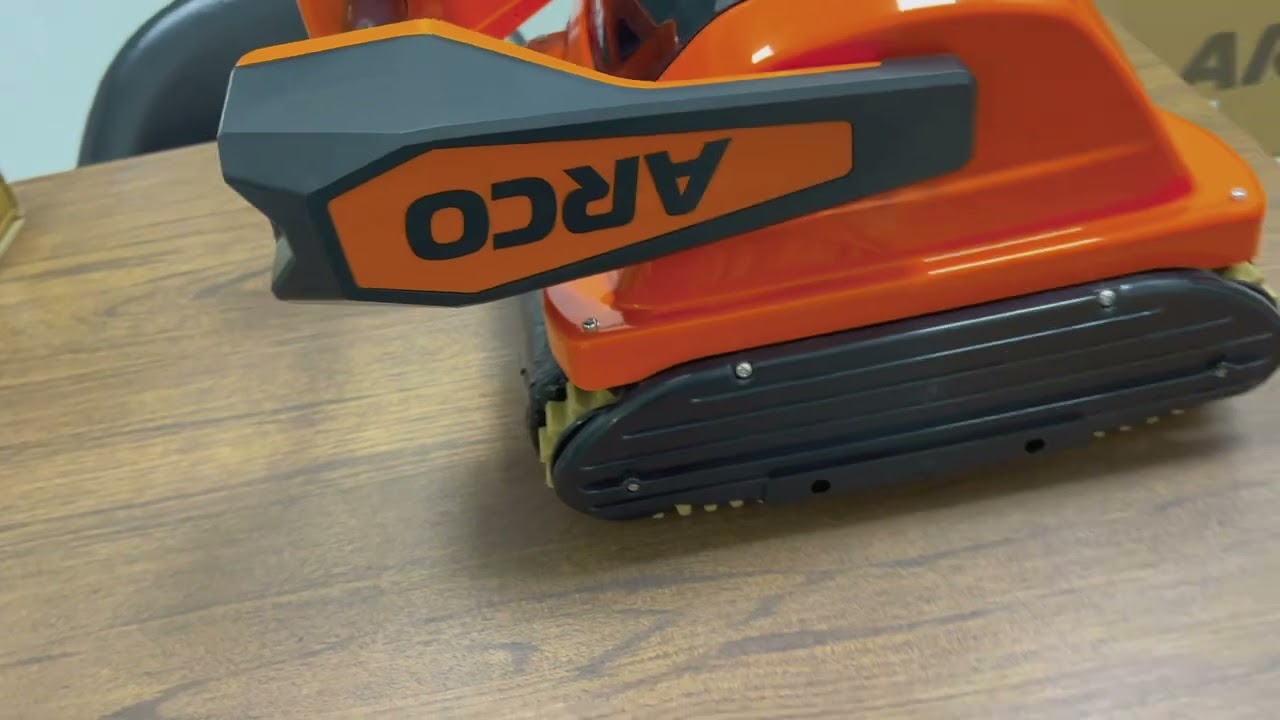 ZODIAC ARCO pool vacuum specifically designed for intensive use in PUBLIC SWIMMING POOLS.