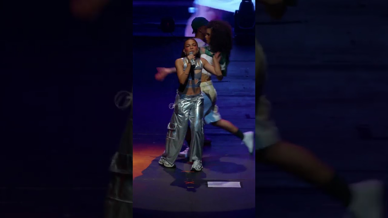 Quinto Andar feat meus f&atilde;s ❤️💋 #analauralopes #tourmeuendere&ccedil;o #quintoandar
