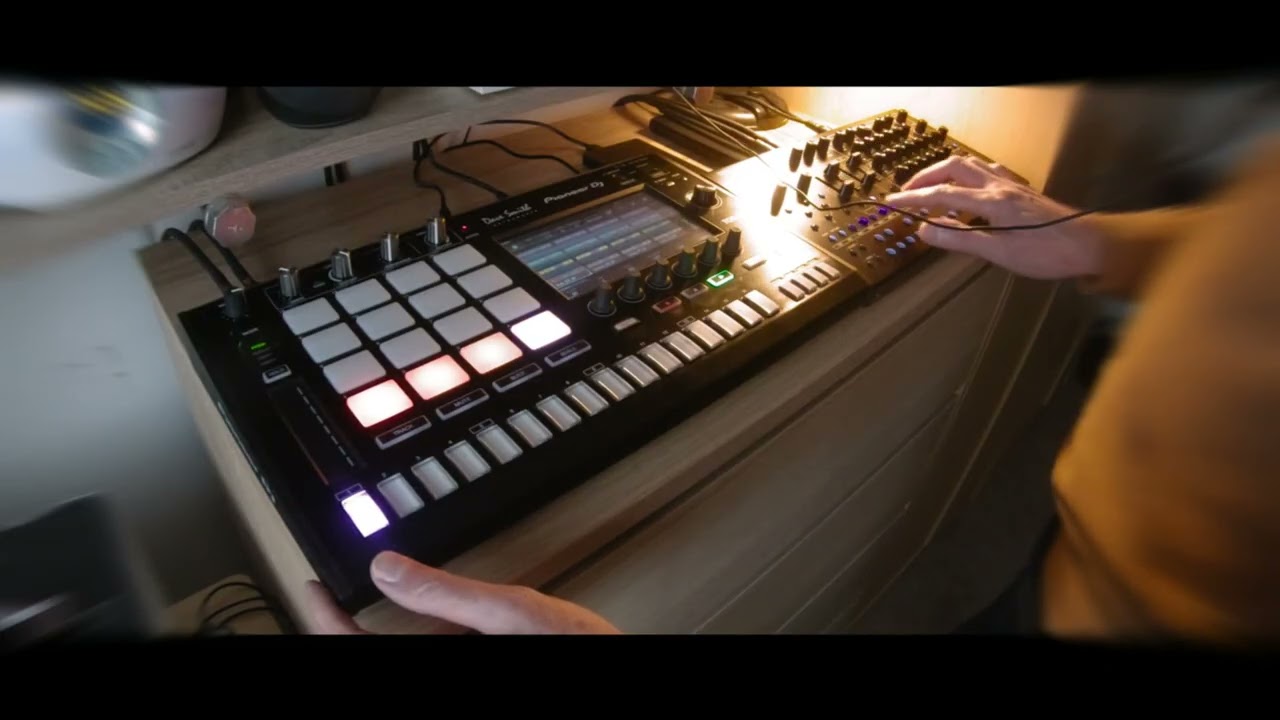 Roland SH-4D (+SP-16) / 'Passing'