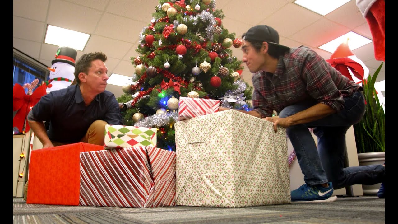 Zach King Brings Christmas Bling to Klick!