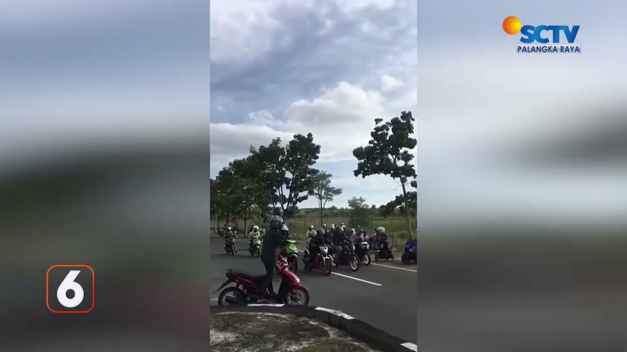 PALANGKARAYA - PEMBALAP LIAR MENABRAK MOBIL HINGGA TERPELANTING