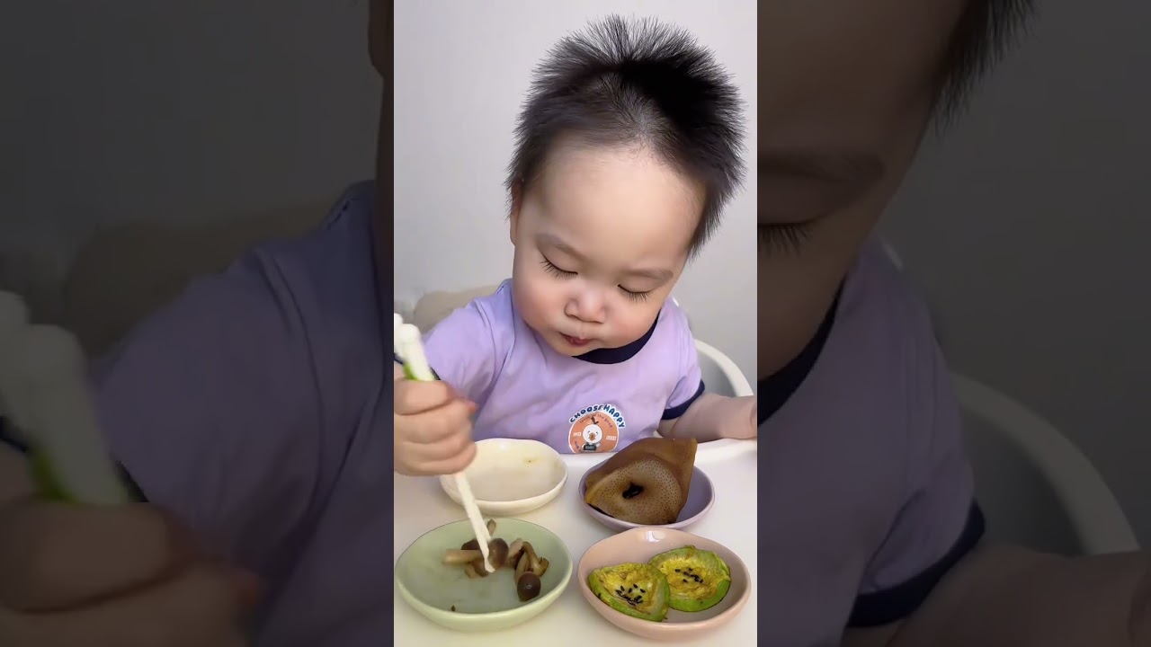啃个猪拱嘴，连纸巾都爱上小手手，甩都甩不掉 #寶寶吃飯 #小吃貨的日常