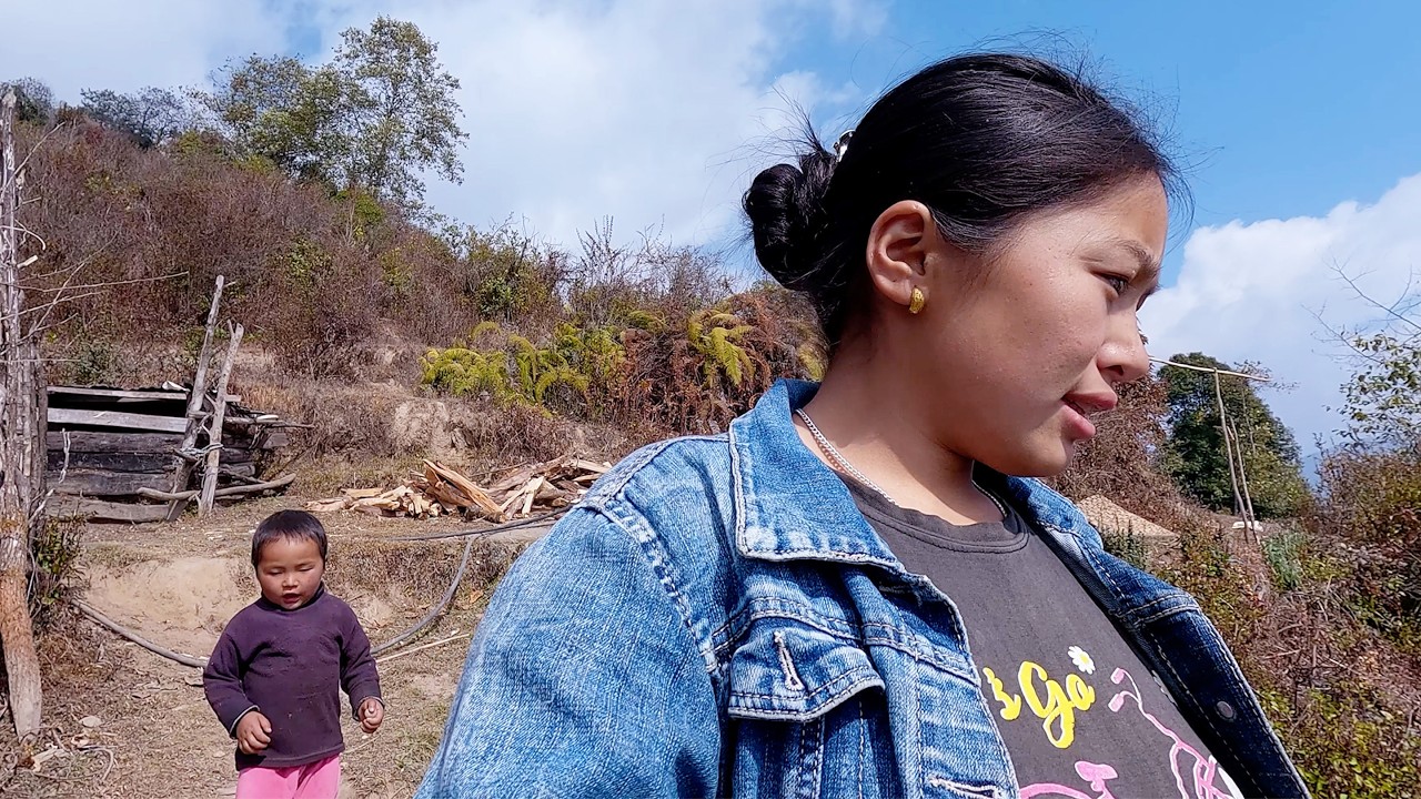 manjita is FEEDING PIG of jungle man || helping to jungle man || shepherd life of Nepal ||