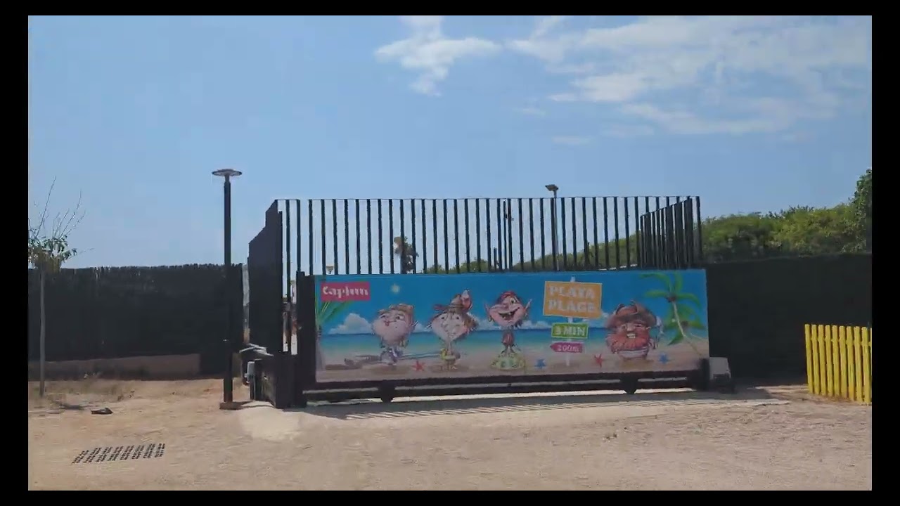 Wandeling van de Spaanse camping Capfun La Tordera-Nacios naar het strand. Zomer 2024