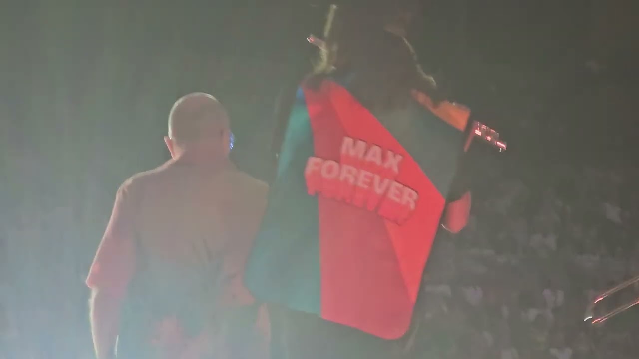 max pezzali - intro + viaggio al centro del mondo + bella vera (live @ san siro 01-07-24)