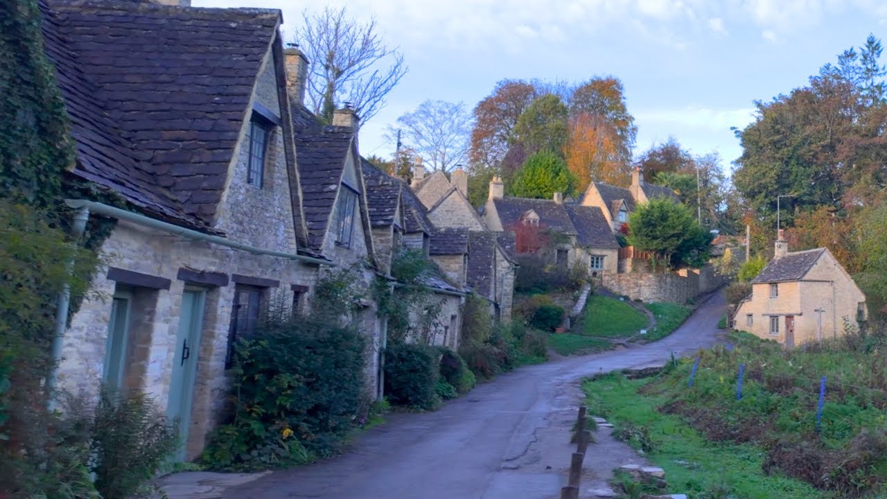 Bibury in Autumn 🍂 Is This England&rsquo;s Prettiest Village?