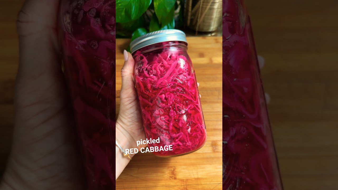 Маринованная капуста! Я добавляю эту штуку во всё.