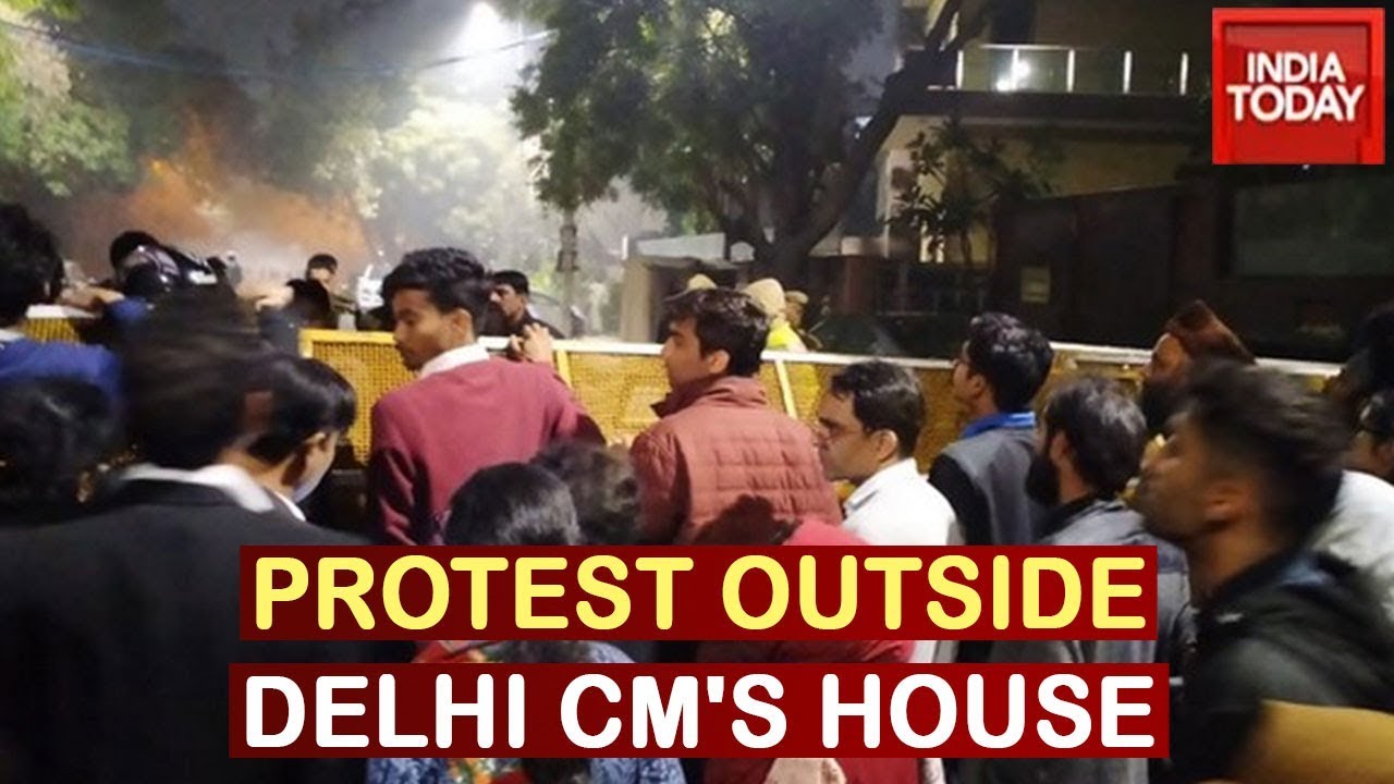 Protest Outside Delhi CM's Residence, Police Use Water Canon To Disperse Crowd