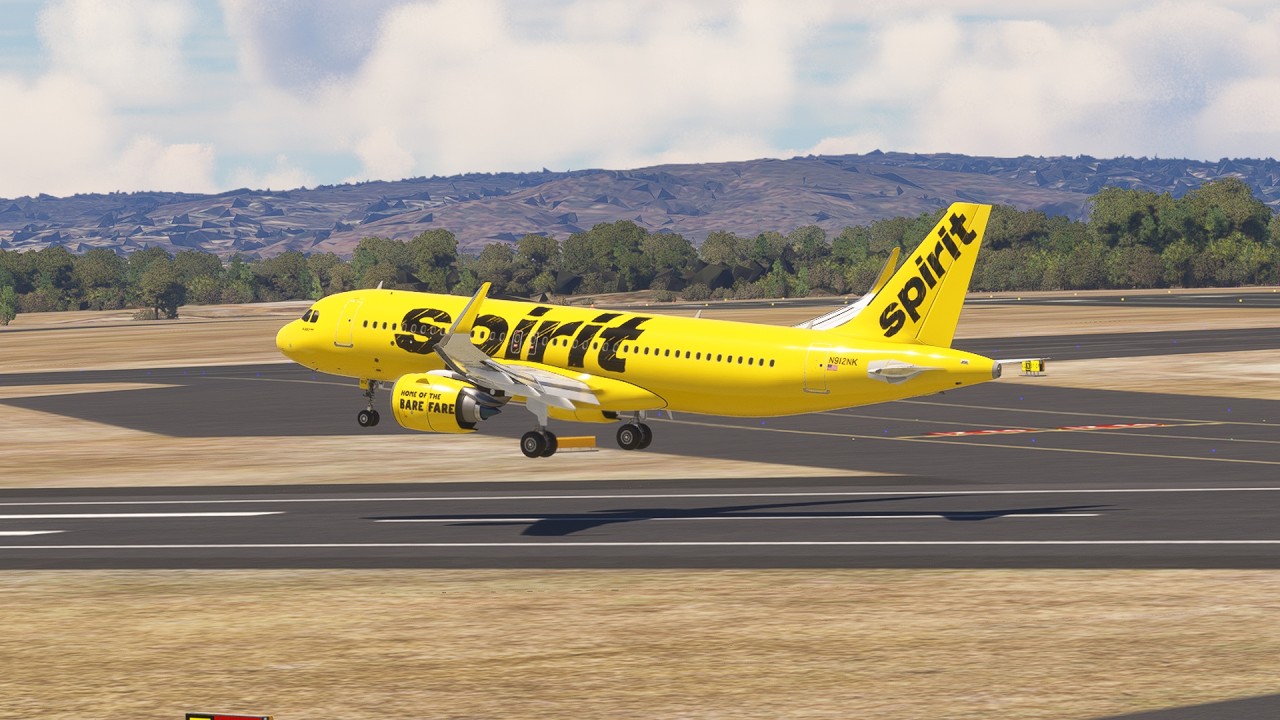 Very Low Approach! Spirit Airlines Airbus A320neo Shows Incredible Pilot Skill on Landing