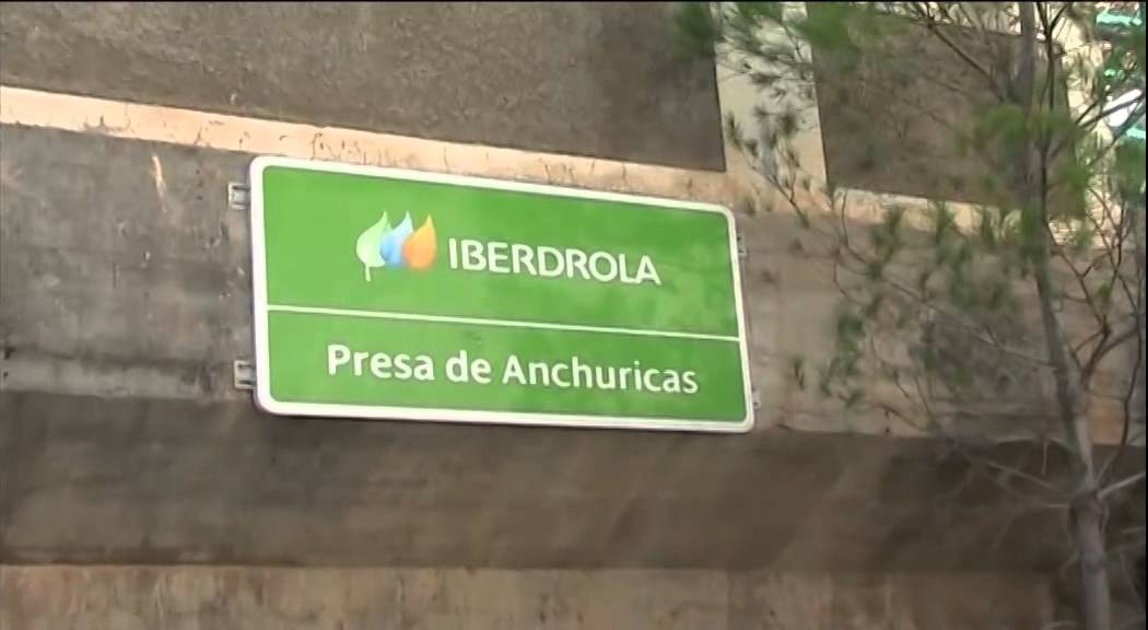 Embalse de Anchuricas en la sierra de Cazorla, Segura y Las Villas.